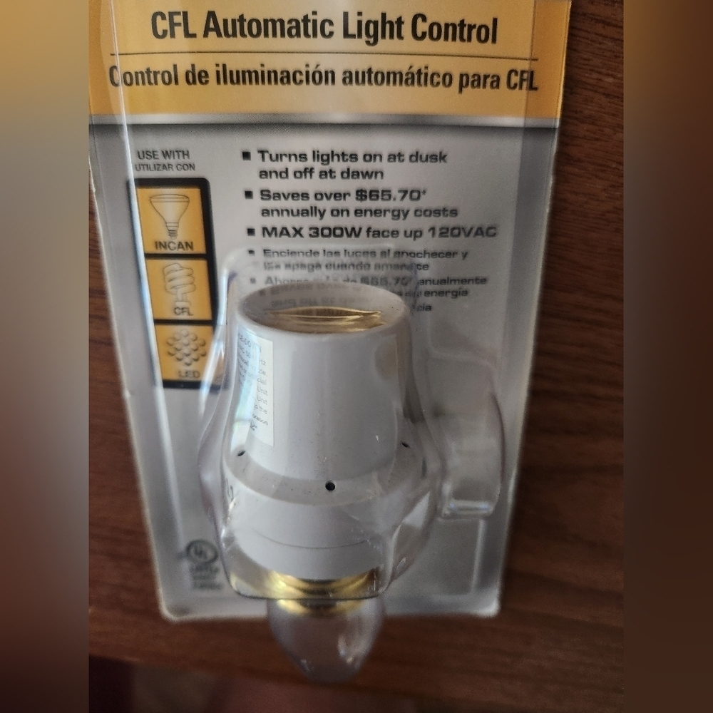 New Sealed Defiant Automatic Light Photo Control Dusk To Dawn Floodlight Control
